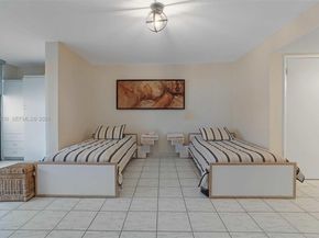 1623 Collins Ave 812, Miami Beach FL 33139