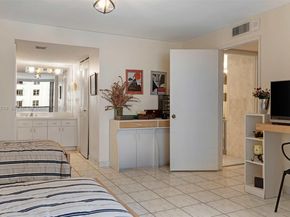 1623 Collins Ave 812, Miami Beach FL 33139