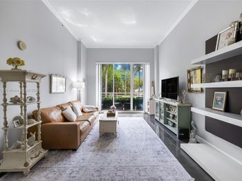 2000 N Bayshore Dr
