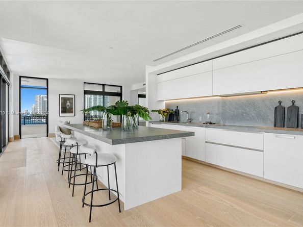 7061 Fisher Island Dr 7061, Miami Beach FL 33109
