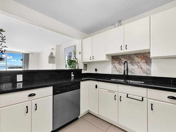 6900 Bay Dr 6B, Miami Beach FL 33141