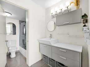 6900 Bay Dr 6B, Miami Beach FL 33141