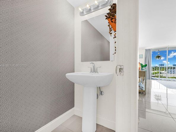 6900 Bay Dr 6B, Miami Beach FL 33141