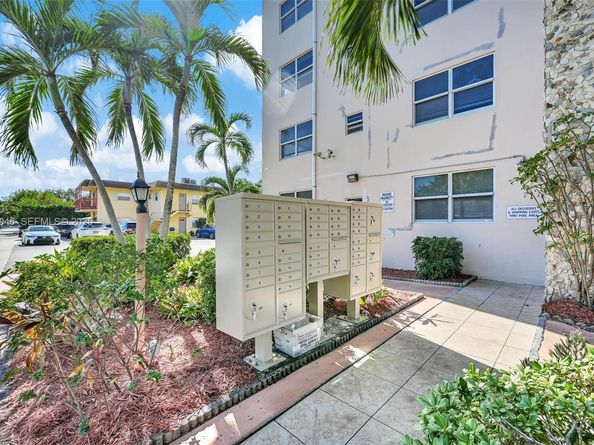 1830 Dixieanna St 506, Hollywood FL 33020