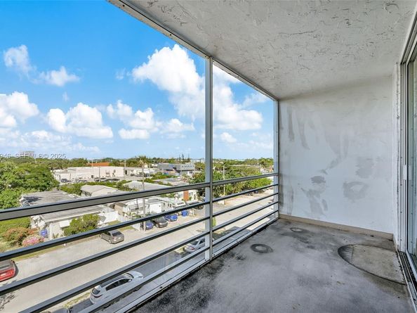 1830 Dixieanna St 506, Hollywood FL 33020