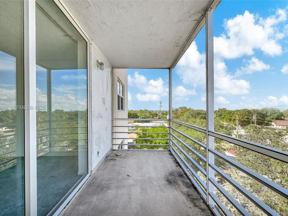 1830 Dixieanna St 506, Hollywood FL 33020