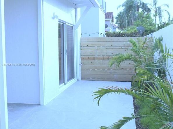 13911 SW 100th Ln, Miami FL 33186