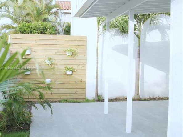13911 SW 100th Ln, Miami FL 33186