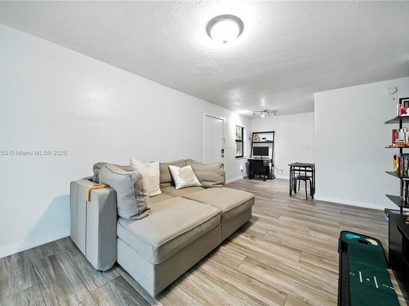 8701 SW 141st St B1, Palmetto Bay FL 33176