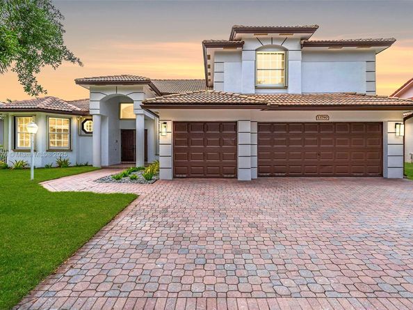 13790 NW 20th St, Pembroke Pines FL 33028