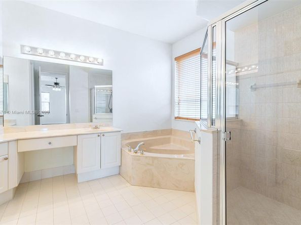 13790 NW 20th St, Pembroke Pines FL 33028