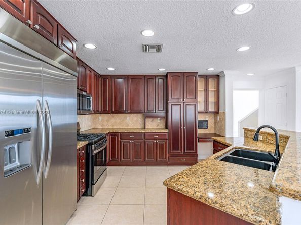 13790 NW 20th St, Pembroke Pines FL 33028