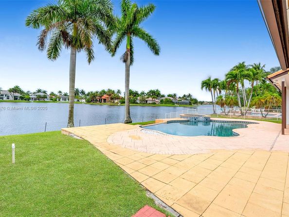 13790 NW 20th St, Pembroke Pines FL 33028