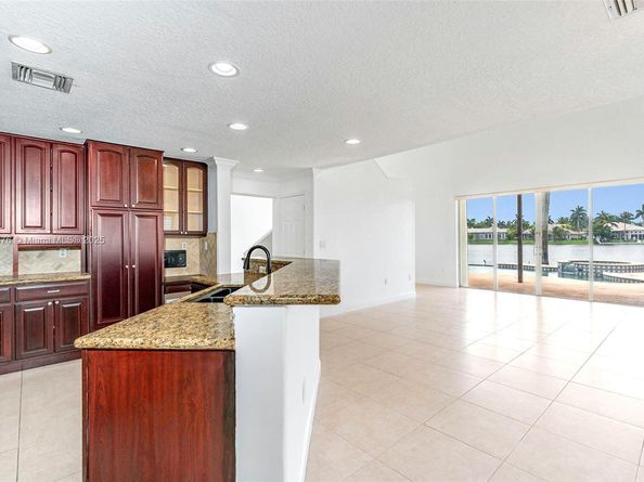 13790 NW 20th St, Pembroke Pines FL 33028