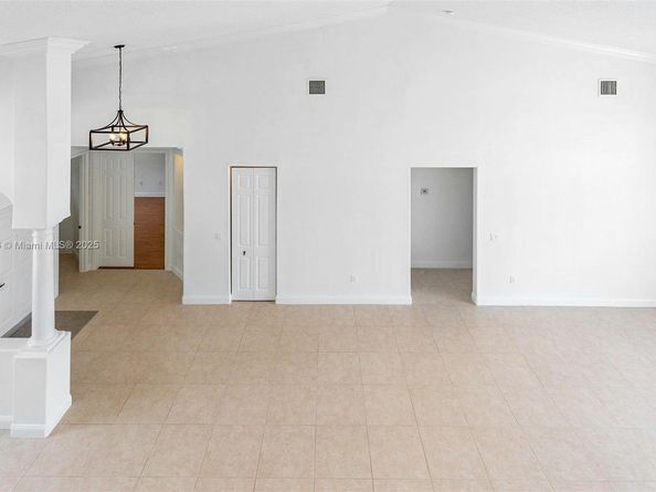 13790 NW 20th St, Pembroke Pines FL 33028