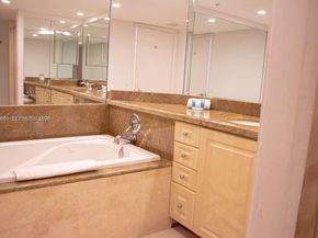 1717 N Bayshore Dr B4141, Miami FL 33132