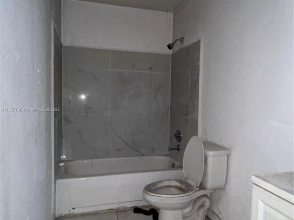 3954 NW 182nd Ln, Miami Gardens FL 33055