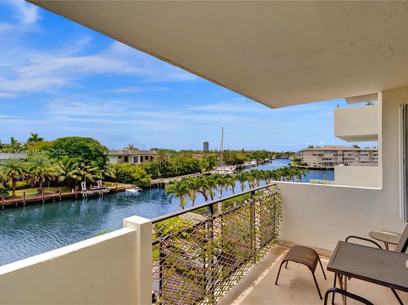 401 Golden Isles Dr 307, Hallandale Beach FL 33009