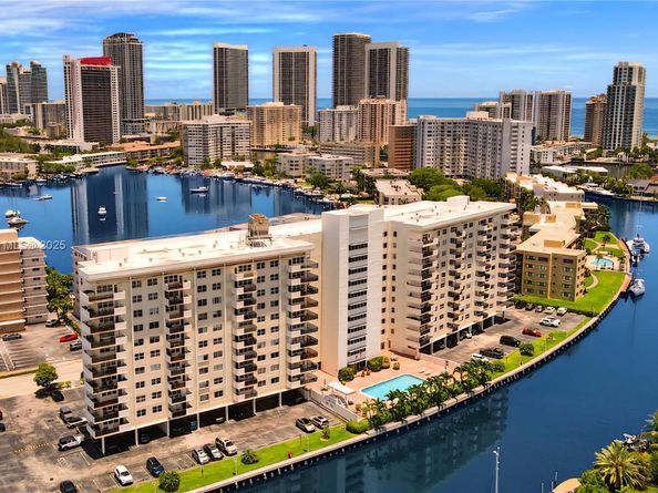 401 Golden Isles Dr 307, Hallandale Beach FL 33009