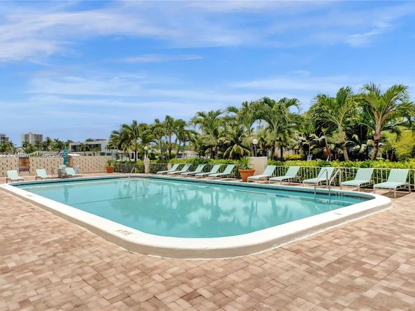 401 Golden Isles Dr 307, Hallandale Beach FL 33009