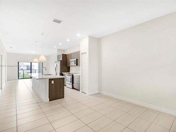 7865 NW 104th Ave 33, Doral FL 33178