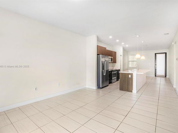 7865 NW 104th Ave 33, Doral FL 33178