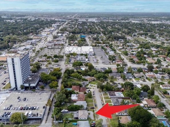 640 NE 168th St, North Miami Beach FL 33162