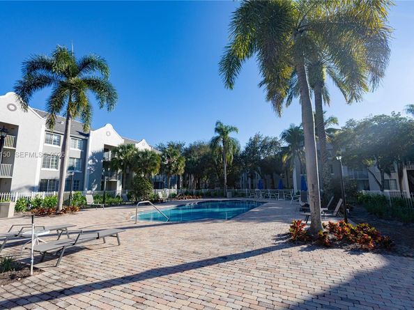 11133 SW 8th St 306, Pembroke Pines FL 33025