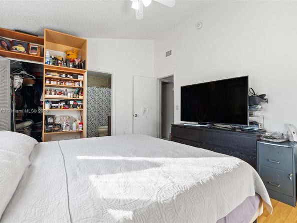 6235 Kendale Lakes Cir 247, Miami FL 33183