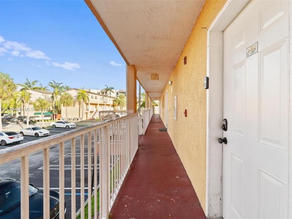 6235 Kendale Lakes Cir 247, Miami FL 33183