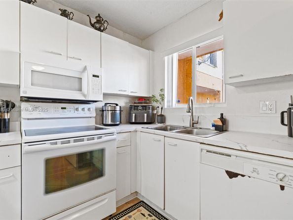 6235 Kendale Lakes Cir 247, Miami FL 33183