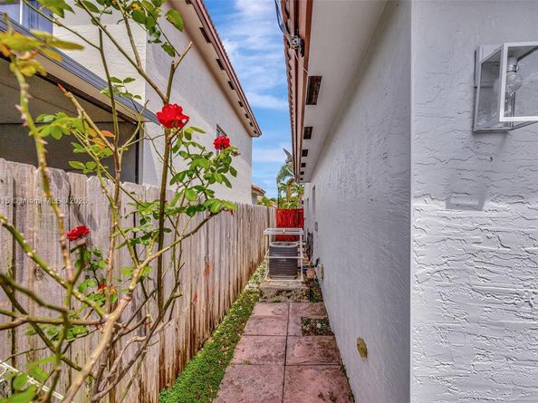 1130 NE 41st Ave, Homestead FL 33033