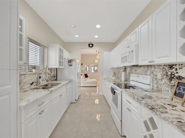 1130 NE 41st Ave, Homestead FL 33033