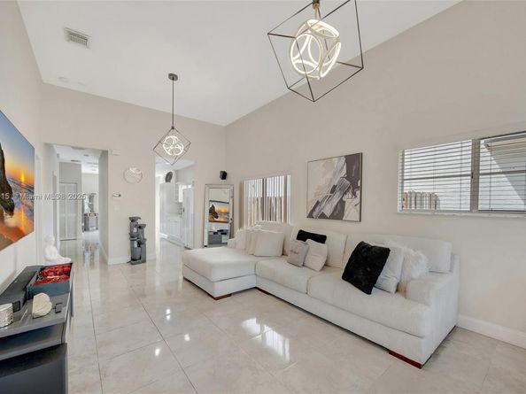 1130 NE 41st Ave, Homestead FL 33033