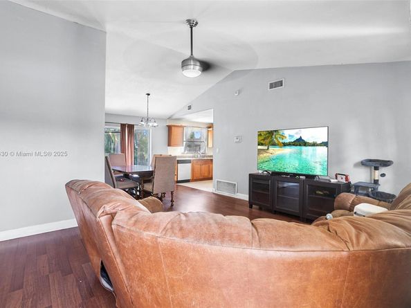 11540 NW 33rd St, Sunrise FL 33323