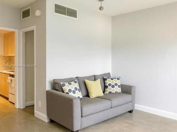 880 NE 69th St 4H, Miami FL 33138