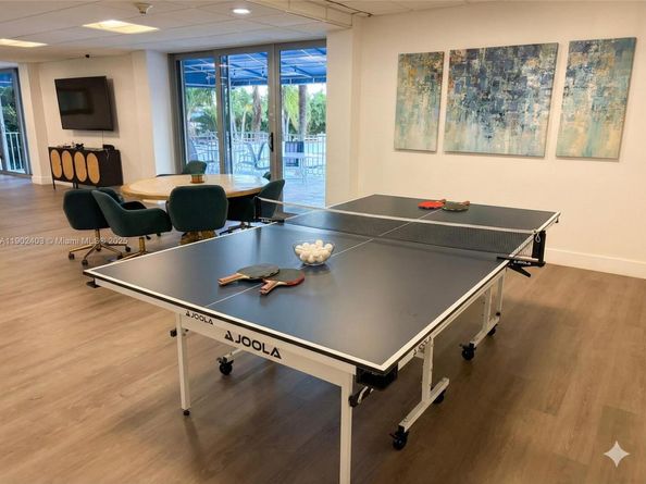 880 NE 69th St 4H, Miami FL 33138