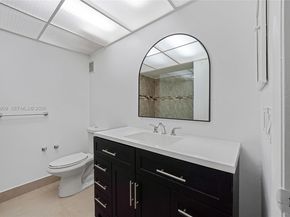 200 Lakeview Dr 101, Weston FL 33326