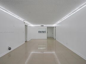 200 Lakeview Dr 101, Weston FL 33326