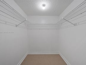 200 Lakeview Dr 101, Weston FL 33326