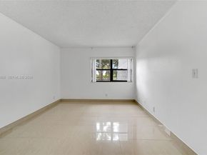 200 Lakeview Dr 101, Weston FL 33326