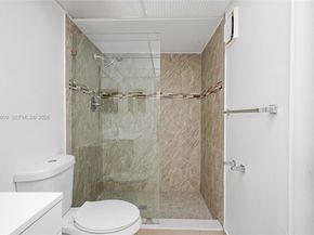 200 Lakeview Dr 101, Weston FL 33326