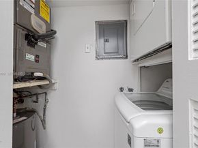 200 Lakeview Dr 101, Weston FL 33326