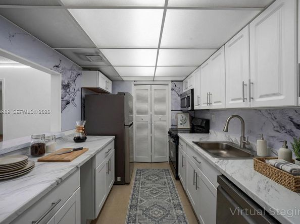 200 Lakeview Dr 101, Weston FL 33326