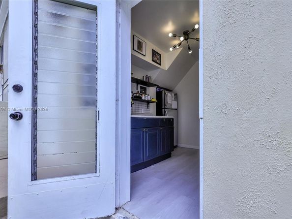 4730 Pine Tree Dr 14, Miami Beach FL 33140