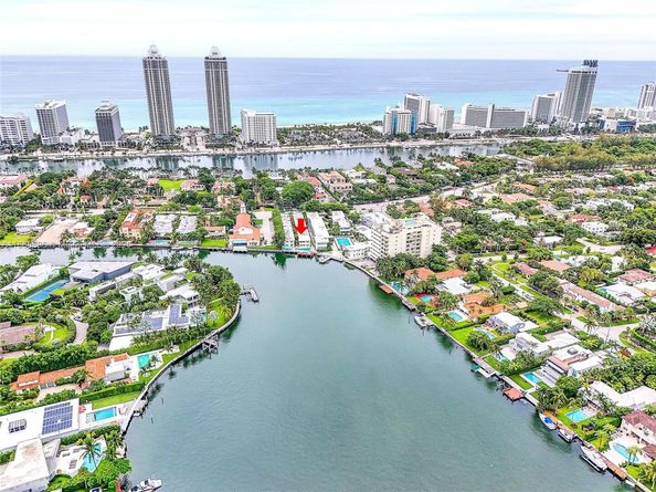 4730 Pine Tree Dr 14, Miami Beach FL 33140