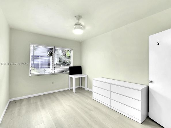 4730 Pine Tree Dr 14, Miami Beach FL 33140