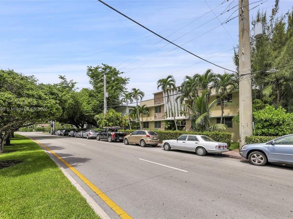 4730 Pine Tree Dr 14, Miami Beach FL 33140