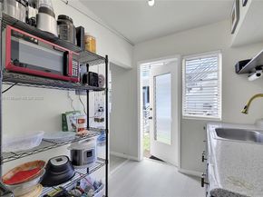 4730 Pine Tree Dr 14, Miami Beach FL 33140