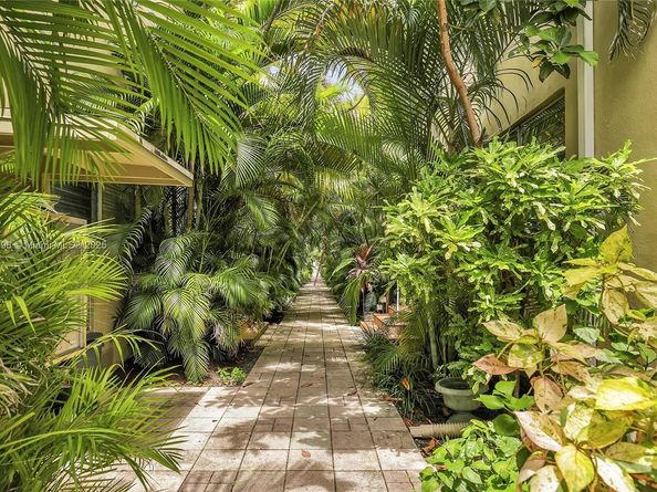 4730 Pine Tree Dr 14, Miami Beach FL 33140